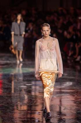 Chanel - Women Ready-to-wear Spring-Summer 2026 - Paris A model presents a creation by Chanel for the Women Ready-to-wear Spring-Summer 2026 collection as part of the Paris Fashion Week, at the Grand Palais, in Paris, on October 6, 2025.Photo by Eliot Blondet ABACAPRESS.COM Paris France France  Copyright: xBlondetxEliot ABACAx