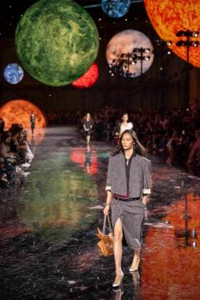 Chanel - Women Ready-to-wear Spring-Summer 2026 - Paris A model presents a creation by Chanel for the Women Ready-to-wear Spring-Summer 2026 collection as part of the Paris Fashion Week, at the Grand Palais, in Paris, on October 6, 2025.Photo by Eliot Blondet ABACAPRESS.COM Paris France France  Copyright: xBlondetxEliot ABACAx