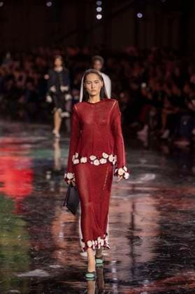 Chanel - Women Ready-to-wear Spring-Summer 2026 - Paris A model presents a creation by Chanel for the Women Ready-to-wear Spring-Summer 2026 collection as part of the Paris Fashion Week, at the Grand Palais, in Paris, on October 6, 2025.Photo by Eliot Blondet ABACAPRESS.COM Paris France France  Copyright: xBlondetxEliot ABACAx
