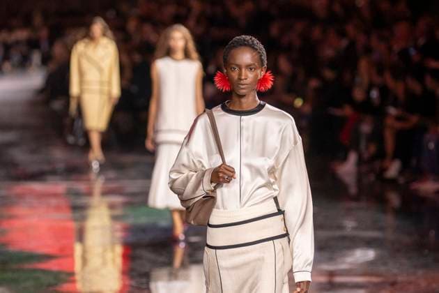 Chanel - Women Ready-to-wear Spring-Summer 2026 - Paris A model presents a creation by Chanel for the Women Ready-to-wear Spring-Summer 2026 collection as part of the Paris Fashion Week, at the Grand Palais, in Paris, on October 6, 2025.Photo by Eliot Blondet ABACAPRESS.COM Paris France France  Copyright: xBlondetxEliot ABACAx