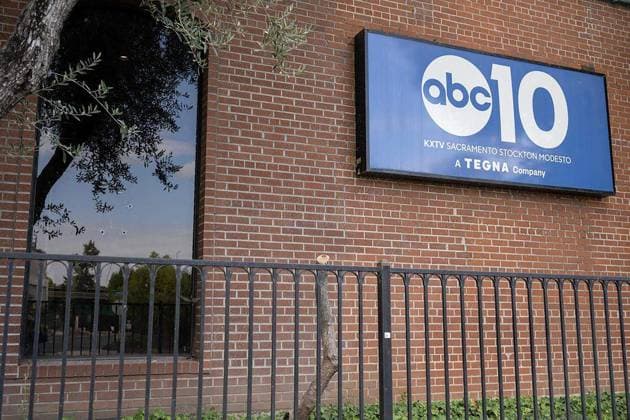 September 20, 2025: Three shots are visible in a window at the ABC 10 offices in Upper Land Park on Sept. 19, 2025, in Sacramento, California. Police are investigating after gunfire struck the station one day after a protest over ABC s suspension of Jimmy Kimmel Live! following remarks about the suspect charged in the murder of conservative activist Charlie Kirk. - ZUMAm67_ 20250920_zaf_m67_024 Copyright: xPaulxKitagakixJrx