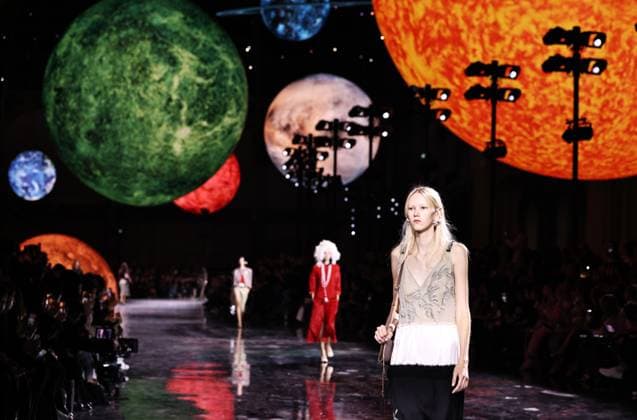 (251007) -- PARIS, Oct. 7, 2025 -- Models present creations by designer Matthieu Blazy as part of his Spring Summer 2026 Women s ready-to-wear collection show for the French fashion house Chanel during the Paris Fashion Week, in Paris, France, on Oct. 6, 2025. ) FRANCE-PARIS-FASHION WEEK-CHANEL GaoxJing 