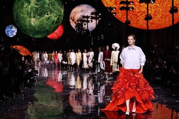(251007) -- PARIS, Oct. 7, 2025 -- Models present creations by designer Matthieu Blazy as part of his Spring Summer 2026 Women s ready-to-wear collection show for the French fashion house Chanel during the Paris Fashion Week, in Paris, France, on Oct. 6, 2025. ) FRANCE-PARIS-FASHION WEEK-CHANEL GaoxJing 