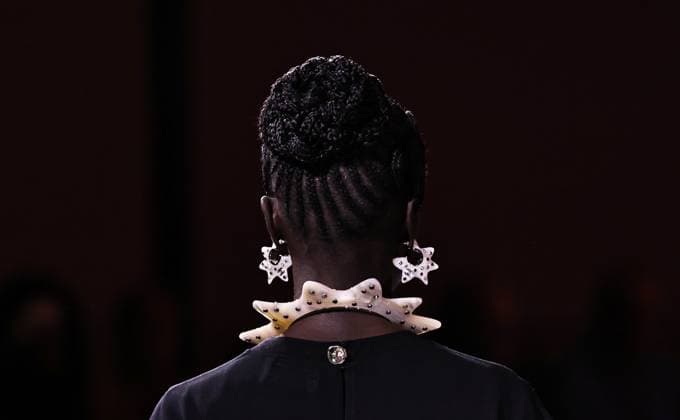 (251007) -- PARIS, Oct. 7, 2025 -- A model presents creations by designer Matthieu Blazy as part of his Spring Summer 2026 Women s ready-to-wear collection show for the French fashion house Chanel during the Paris Fashion Week, in Paris, France, on Oct. 6, 2025. ) FRANCE-PARIS-FASHION WEEK-CHANEL GaoxJing 