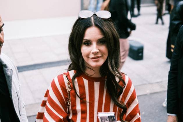 Lana del Rey meets fans during Paris Fashion Week in Paris Lana Del Rey Paris Fashion Week SS26 Zimmermann 449389 2025 10 06 Grant, Elizabeth Lizzy Lana Del Rey  Copyright: xJean-BaptistexSoulliatx xStarfacex STAR_449389_012