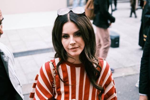 Lana del Rey meets fans during Paris Fashion Week in Paris Lana Del Rey Paris Fashion Week SS26 Zimmermann 449389 2025 10 06 Grant, Elizabeth Lizzy Lana Del Rey  Copyright: xJean-BaptistexSoulliatx xStarfacex STAR_449389_013