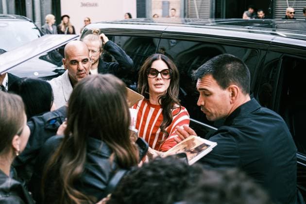 Lana del Rey meets fans during Paris Fashion Week in Paris Lana Del Rey Paris Fashion Week SS26 Zimmermann 449389 2025 10 06 Grant, Elizabeth Lizzy Lana Del Rey  Copyright: xJean-BaptistexSoulliatx xStarfacex STAR_449389_024