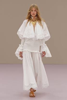 PFW - Zimmermann Runway A model walks the runway during the Zimmermann Womenswear Spring Summer 2026 show as part of Paris Fashion Week on October 6, 2025 in Paris, France. Photo by Alain-Gil Gonzalez ABACAPRESS.COM Paris France  Copyright: xGonzalezxAlain-Gil ABACAx