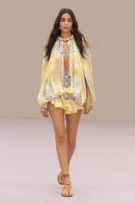 PFW - Zimmermann Runway A model walks the runway during the Zimmermann Womenswear Spring Summer 2026 show as part of Paris Fashion Week on October 6, 2025 in Paris, France. Photo by Alain-Gil Gonzalez ABACAPRESS.COM Paris France  Copyright: xGonzalezxAlain-Gil ABACAx