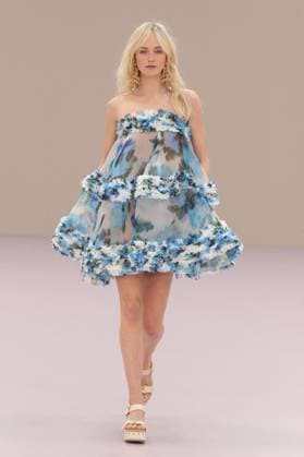 PFW - Zimmermann Runway A model walks the runway during the Zimmermann Womenswear Spring Summer 2026 show as part of Paris Fashion Week on October 6, 2025 in Paris, France. Photo by Alain-Gil Gonzalez ABACAPRESS.COM Paris France  Copyright: xGonzalezxAlain-Gil ABACAx