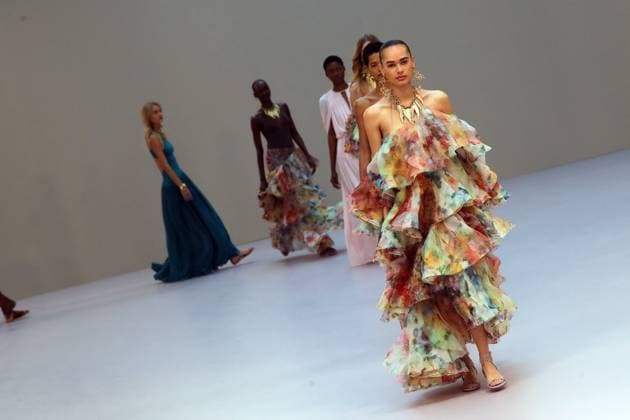 PFW - Zimmermann Runway A model walks the runway during the Zimmermann Womenswear Spring Summer 2026 show as part of Paris Fashion Week on October 6, 2025 in Paris, France. Photo by Alain-Gil Gonzalez ABACAPRESS.COM Paris France  Copyright: xGonzalezxAlain-Gil ABACAx
