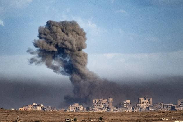 Israeli attacks over Gaza continue ISRAEL - OCTOBER 07: Smoke rises after Israeli airstrikes targeted residential areas in the Gaza Strip, as seen from Israel near the border, on October 07, 2025. Mostafa Alkharouf Anadolu Israel Israel. Editorial use only. Please get in touch for any other usage.  Copyright: x2025xAnadoluxMostafaxAlkharoufx