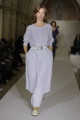 PFW - Agnes B Runway A model walks the runway during the Agnès b Ready to Wear Spring Summer 2026 fashion show as part of the Paris Fashion Week on October 6, 2025 in Paris, France. Photo by Alain-Gil Gonzalez ABACAPRESS.COM Paris France  Copyright: xGonzalezxAlain-Gil ABACAx