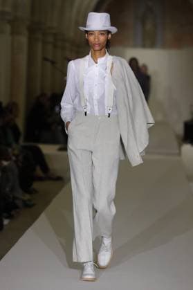 PFW - Agnes B Runway A model walks the runway during the Agnès b Ready to Wear Spring Summer 2026 fashion show as part of the Paris Fashion Week on October 6, 2025 in Paris, France. Photo by Alain-Gil Gonzalez ABACAPRESS.COM Paris France  Copyright: xGonzalezxAlain-Gil ABACAx