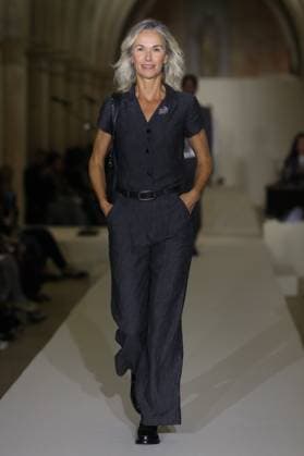 PFW - Agnes B Runway A model walks the runway during the Agnès b Ready to Wear Spring Summer 2026 fashion show as part of the Paris Fashion Week on October 6, 2025 in Paris, France. Photo by Alain-Gil Gonzalez ABACAPRESS.COM Paris France  Copyright: xGonzalezxAlain-Gil ABACAx