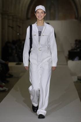 PFW - Agnes B Runway A model walks the runway during the Agnès b Ready to Wear Spring Summer 2026 fashion show as part of the Paris Fashion Week on October 6, 2025 in Paris, France. Photo by Alain-Gil Gonzalez ABACAPRESS.COM Paris France  Copyright: xGonzalezxAlain-Gil ABACAx