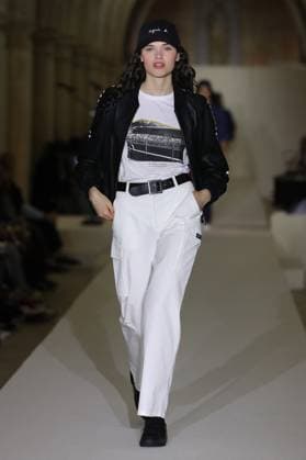 PFW - Agnes B Runway A model walks the runway during the Agnès b Ready to Wear Spring Summer 2026 fashion show as part of the Paris Fashion Week on October 6, 2025 in Paris, France. Photo by Alain-Gil Gonzalez ABACAPRESS.COM Paris France  Copyright: xGonzalezxAlain-Gil ABACAx
