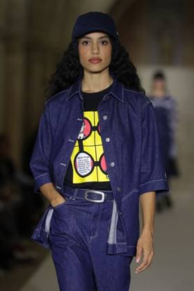 PFW - Agnes B Runway A model walks the runway during the Agnès b Ready to Wear Spring Summer 2026 fashion show as part of the Paris Fashion Week on October 6, 2025 in Paris, France. Photo by Alain-Gil Gonzalez ABACAPRESS.COM Paris France  Copyright: xGonzalezxAlain-Gil ABACAx