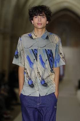 PFW - Agnes B Runway A model walks the runway during the Agnès b Ready to Wear Spring Summer 2026 fashion show as part of the Paris Fashion Week on October 6, 2025 in Paris, France. Photo by Alain-Gil Gonzalez ABACAPRESS.COM Paris France  Copyright: xGonzalezxAlain-Gil ABACAx