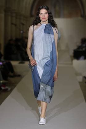 PFW - Agnes B Runway A model walks the runway during the Agnès b Ready to Wear Spring Summer 2026 fashion show as part of the Paris Fashion Week on October 6, 2025 in Paris, France. Photo by Alain-Gil Gonzalez ABACAPRESS.COM Paris France  Copyright: xGonzalezxAlain-Gil ABACAx