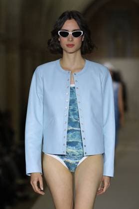 PFW - Agnes B Runway A model walks the runway during the Agnès b Ready to Wear Spring Summer 2026 fashion show as part of the Paris Fashion Week on October 6, 2025 in Paris, France. Photo by Alain-Gil Gonzalez ABACAPRESS.COM Paris France  Copyright: xGonzalezxAlain-Gil ABACAx