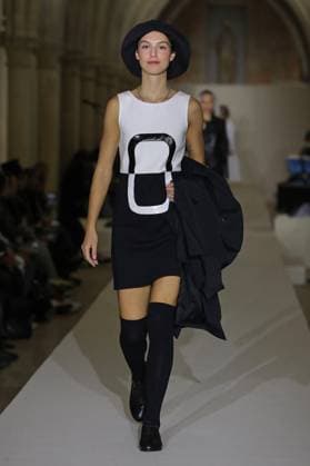 PFW - Agnes B Runway A model walks the runway during the Agnès b Ready to Wear Spring Summer 2026 fashion show as part of the Paris Fashion Week on October 6, 2025 in Paris, France. Photo by Alain-Gil Gonzalez ABACAPRESS.COM Paris France  Copyright: xGonzalezxAlain-Gil ABACAx