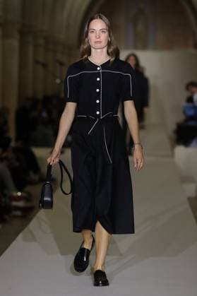 PFW - Agnes B Runway A model walks the runway during the Agnès b Ready to Wear Spring Summer 2026 fashion show as part of the Paris Fashion Week on October 6, 2025 in Paris, France. Photo by Alain-Gil Gonzalez ABACAPRESS.COM Paris France  Copyright: xGonzalezxAlain-Gil ABACAx