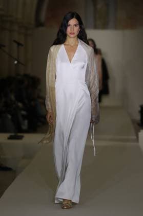 PFW - Agnes B Runway A model walks the runway during the Agnès b Ready to Wear Spring Summer 2026 fashion show as part of the Paris Fashion Week on October 6, 2025 in Paris, France. Photo by Alain-Gil Gonzalez ABACAPRESS.COM Paris France  Copyright: xGonzalezxAlain-Gil ABACAx
