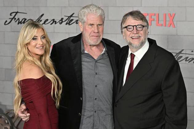 Allison Dunbar, Ron Perlman und Guillermo del Toro bei der Premiere des Kinofilms Frankenstein im Academy Museum of Motion Pictures. Los Angeles, 06.10.2025
