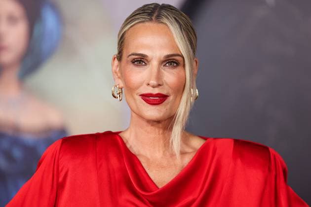 Los Angeles Premiere Of Netflix s Frankenstein MIRACLE MILE, LOS ANGELES, CALIFORNIA, USA - OCTOBER 06: American fashion model and actress Molly Sims arrives at the Los Angeles Premiere Of Netflix s Frankenstein held at the Academy Museum of Motion Pictures on October 6, 2025 in Miracle Mile, Los Angeles, California, United States., Credit:Xavier Collin Avalon United States, California, Los Angeles, Academy Museum of Motion Pictures Copyright: xXavierxCollinx xAvalonx 1044004759