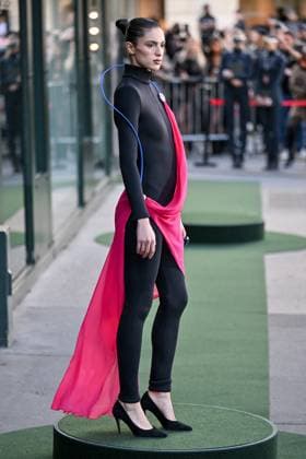 PFW Pierre Cardin Runway A model walks the runway during Pierre Cardin show during Paris Fashion Week in Paris, France on October 7, 2025. Photo by Julien Reynaud APS-Medias ABACAPRESS.COM Paris France  Copyright: xReynaudxJulien APS-Medias ABACAx