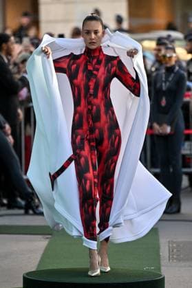 PFW Pierre Cardin Runway A model walks the runway during Pierre Cardin show during Paris Fashion Week in Paris, France on October 7, 2025. Photo by Julien Reynaud APS-Medias ABACAPRESS.COM Paris France  Copyright: xReynaudxJulien APS-Medias ABACAx