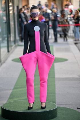 PFW Pierre Cardin Runway A model walks the runway during Pierre Cardin show during Paris Fashion Week in Paris, France on October 7, 2025. Photo by Julien Reynaud APS-Medias ABACAPRESS.COM Paris France  Copyright: xReynaudxJulien APS-Medias ABACAx