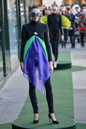 PFW Pierre Cardin Runway A model walks the runway during Pierre Cardin show during Paris Fashion Week in Paris, France on October 7, 2025. Photo by Julien Reynaud APS-Medias ABACAPRESS.COM Paris France  Copyright: xReynaudxJulien APS-Medias ABACAx