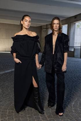 Heather Kemesky, Imre van Opstal au défilé Christopher Esber Collection Prêt à Porter Printemps Été 2026 lors de la Fashion Week de Paris PFW , le 7 Octobre 2025 Jeremy MELLOUL Bestimage Celebrities at Christopher Esber Fashion Show Ready to Wear Collection Spring Summer 2026 during Paris Fashion Week on 7th, October, 2025  Copyright: xJeremyxMelloulx xBestimagexJeremyxMelloulx xBestimagex