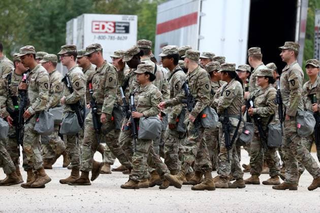 October 7, 2025, Elwood, Il, USA: Members of the Texas National Guard assemble in Elwood, Illinois, at the Army Reserve Training Center in the southwest suburb of Chicago, on Tuesday, Oct. 7. 2025. Elwood USA - ZUMAm67_ 20251007_zaf_m67_030 Copyright: xBrianxCassellax