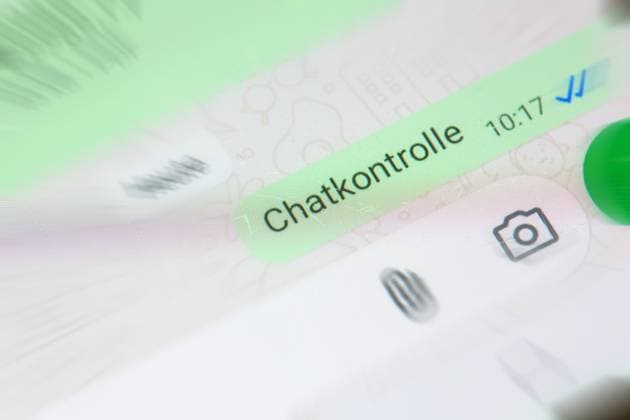 Das Wort CHATKONTROLLE im Messenger von WhatsApp (Symbolbild) *** The word CHATKONTROLLE in the WhatsApp messenger Symbol image Copyright: xUdoxHerrmannx