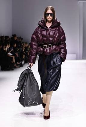 (251008) -- PARIS, Oct. 8, 2025 -- A model presents a creation by Chinese down fashion brand Bosideng as part of its Master Puff collection during the Paris Fashion Week in Paris, France, on Oct. 7, 2025. ) FRANCE-PARIS-FASHION WEEK-BOSIDENG GaoxJing 