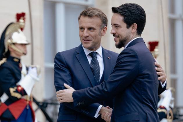 Paris, France, October 8, 2025 - French President Emmanuel Macron welcomes Jordan s Crown Prince Hussein before a meeting at the Elysee Palace.  Copyright: xAlexisxSciardx