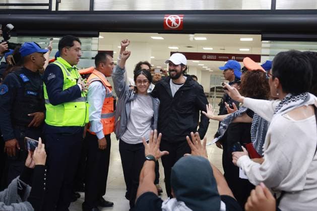 Mexican citizens from the Global Sumud Flotilla arrive in Mexico MEXICO CITY, MEXICO - OCTOBER 8: Mexican citizens from the Global Sumud Flotilla arrive at Mexico City International Airport, in Mexico City, Mexico on October 8, 2025. Six Mexican citizens who took part in the Global Sumud Flotilla, which was intercepted by Israeli forces, were welcomed by relatives, friends and activists. Daniel Cardenas Anadolu Mexico City Mexico. Editorial use only. Please get in touch for any other usage.  Copyright: x2025xAnadoluxDanielxCardenasx