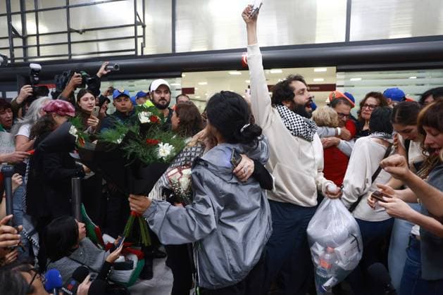 Mexican citizens from the Global Sumud Flotilla arrive in Mexico MEXICO CITY, MEXICO - OCTOBER 8: Mexican citizens from the Global Sumud Flotilla arrive at Mexico City International Airport, in Mexico City, Mexico on October 8, 2025. Six Mexican citizens who took part in the Global Sumud Flotilla, which was intercepted by Israeli forces, were welcomed by relatives, friends and activists. Daniel Cardenas Anadolu Mexico City Mexico. Editorial use only. Please get in touch for any other usage.  Copyright: x2025xAnadoluxDanielxCardenasx