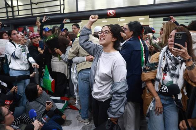 Mexican citizens from the Global Sumud Flotilla arrive in Mexico MEXICO CITY, MEXICO - OCTOBER 8: Mexican citizens from the Global Sumud Flotilla arrive at Mexico City International Airport, in Mexico City, Mexico on October 8, 2025. Six Mexican citizens who took part in the Global Sumud Flotilla, which was intercepted by Israeli forces, were welcomed by relatives, friends and activists. Daniel Cardenas Anadolu Mexico City Mexico. Editorial use only. Please get in touch for any other usage.  Copyright: x2025xAnadoluxDanielxCardenasx