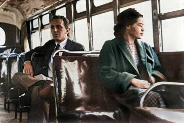 Rosa Parks dans un bus a Montgomery Alabama 1955 : militante pour les droits de noirs elle avait refuse de ceder sa place a un blanc dans un bus le 1er decembre 1955 - photo colorié ultérieurement RECORD DATE NOT STATED *** Rosa Parks on a bus in Montgomery Alabama 1955 black rights activist she refused to give up her seat on a bus to a white man on december 1st 1955 photo colorized later RECORD DATE NOT STATED  Copyright: x Darchivio opale.photox !ACHTUNG AUFNAHMEDATUM GESCHÄTZT!