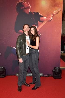Deutschland Premiere von SPRINGSTEEN August Wittgenstein mit Ehefrau Mia Rohla Ankunft zur Deutschland Premiere von SPRINGSTEEN - DELIVER ME FROM NOWHEWRE in Berlin am 08.10.2025