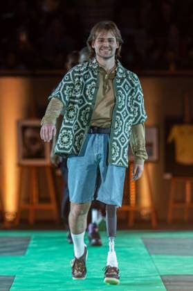 Runway For The Association Debout En Bouts At Roland-Garros Matthieu Delaporte walks the runway for the association Debout En Bouts. 30 amputees wearing prosthetics parade on the Philippe-Chatrier court at Roland-Garros stadium on October 08, 2025 in Paris, France. Photo by Nasser Berzane ABACAPRESS.COM Paris France  Copyright: xBerzanexNasser ABACAx