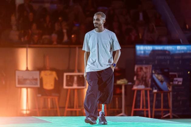Runway For The Association Debout En Bouts At Roland-Garros Faycal Toumi walks the runway for the association Debout En Bouts. 30 amputees wearing prosthetics parade on the Philippe-Chatrier court at Roland-Garros stadium on October 08, 2025 in Paris, France. Photo by Nasser Berzane ABACAPRESS.COM Paris France  Copyright: xBerzanexNasser ABACAx