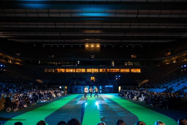 Runway For The Association Debout En Bouts At Roland-Garros The runway for the association Debout En Bouts. 30 amputees wearing prosthetics parade on the Philippe-Chatrier court at Roland-Garros stadium on October 08, 2025 in Paris, France. Photo by Nasser Berzane ABACAPRESS.COM Paris France  Copyright: xBerzanexNasser ABACAx