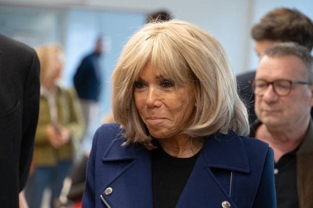 Runway For The Association Debout En Bouts At Roland-Garros Brigitte Macron attends the runway for the association Debout En Bouts. 30 amputees wearing prosthetics parade on the Philippe-Chatrier court at Roland-Garros stadium on October 08, 2025 in Paris, France. Photo by Nasser Berzane ABACAPRESS.COM Paris France  Copyright: xBerzanexNasser ABACAx