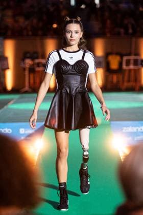 Runway For The Association Debout En Bouts At Roland-Garros Margaux Le Hartel walks the runway for the association Debout En Bouts. 30 amputees wearing prosthetics parade on the Philippe-Chatrier court at Roland-Garros stadium on October 08, 2025 in Paris, France. Photo by Nasser Berzane ABACAPRESS.COM Paris France  Copyright: xBerzanexNasser ABACAx