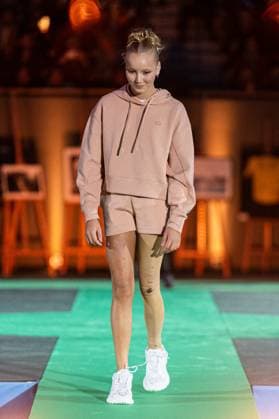 Runway For The Association Debout En Bouts At Roland-Garros Cléo Ginterdaele walks the runway for the association Debout En Bouts. 30 amputees wearing prosthetics parade on the Philippe-Chatrier court at Roland-Garros stadium on October 08, 2025 in Paris, France. Photo by Nasser Berzane ABACAPRESS.COM Paris France  Copyright: xBerzanexNasser ABACAx